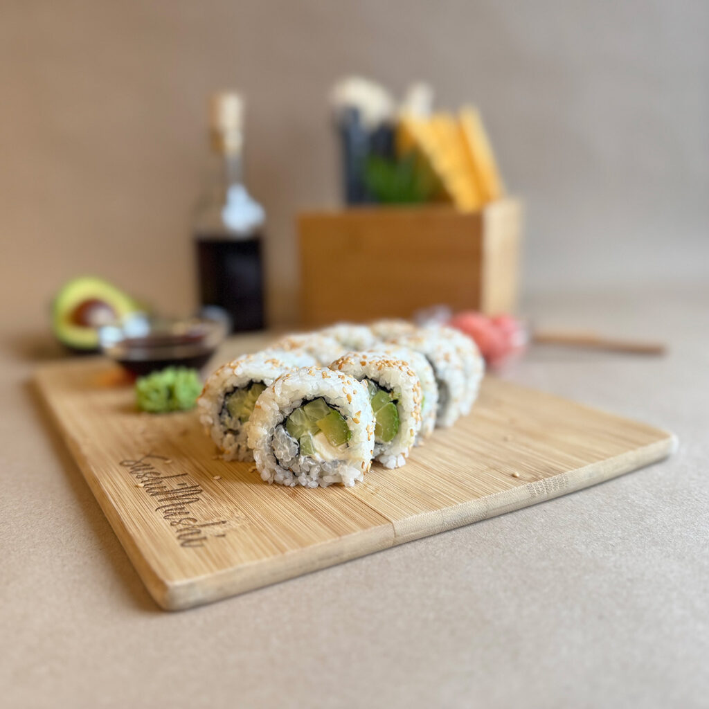 Kurgi-avokaado uramaki