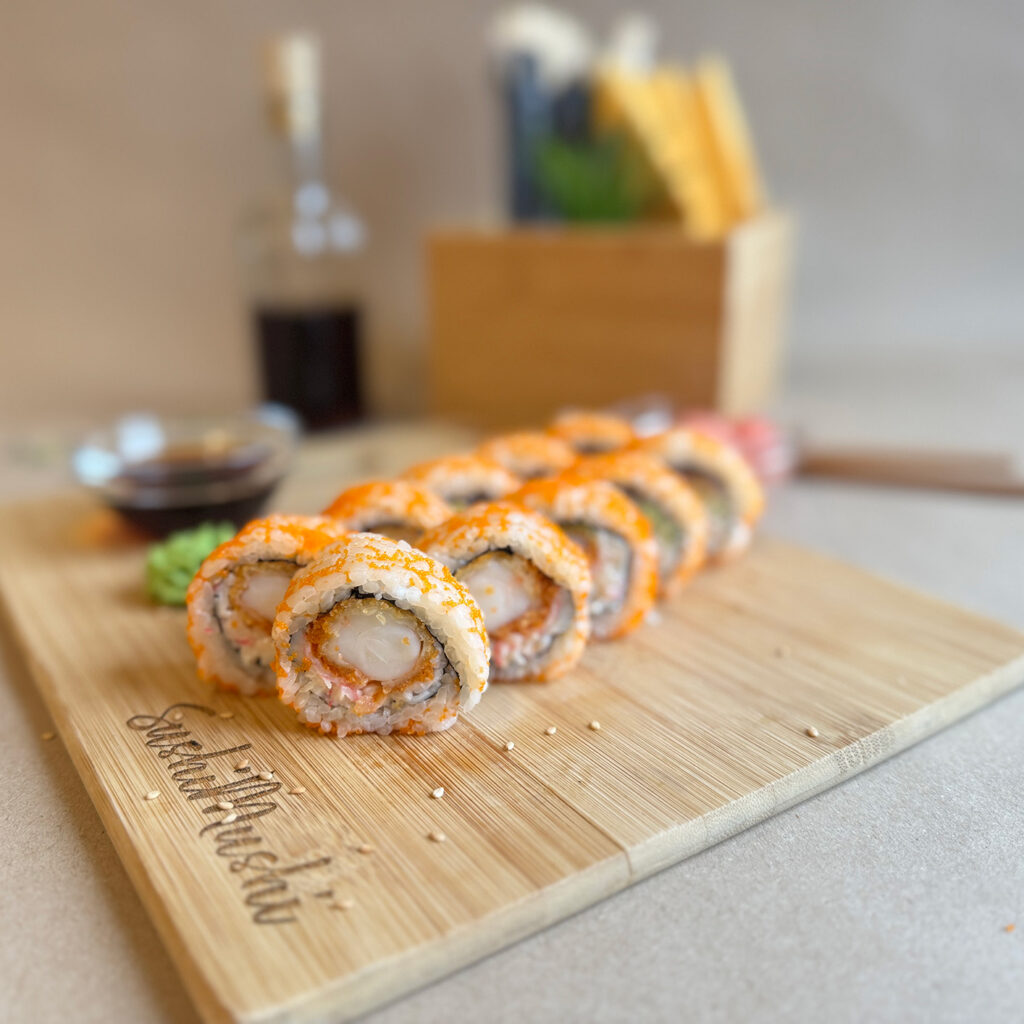 Vürtsikas kreveti-lumekrabi maki